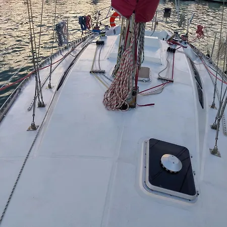 Πλωτό κατάλυμα Magic Yacht Experience Elegance Inside And Out Vilanova i la Geltrú