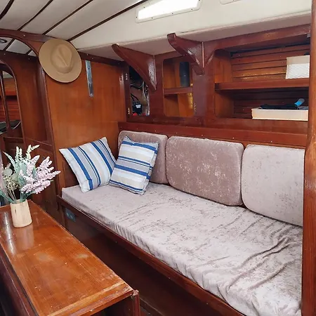 Båthotell Magic Yacht Experience Elegance Inside And Out Vilanova i la Geltrú