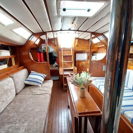 Botel Magic Yacht Experience Elegance Inside And Out Vilanova i la Geltru
